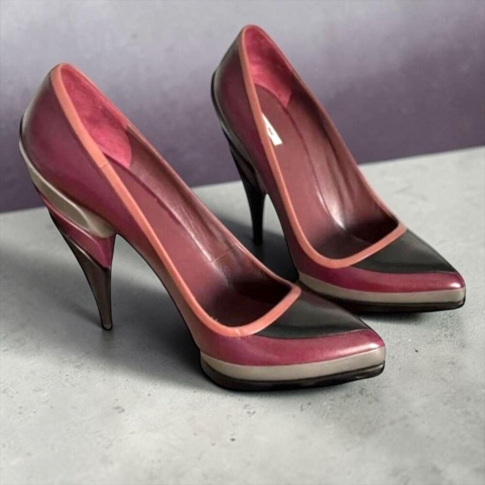 Miu Miu Leather Pumps Pink Black Colorblock Heels Pointed Toe 37.5 US 7 ARCHIVE